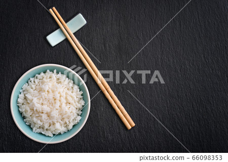 Boiled rice in bowl Boiled rice in bowl 66098353