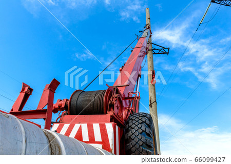 Installation of column for high-voltage 66099427