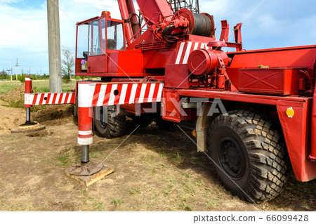 Installation of column for high-voltage Installation of column for high-voltage 66099428