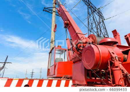 Installation of column for high-voltage Installation of column for high-voltage 66099433