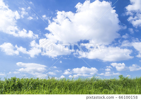 藍天，雲彩和草原背景材料-照片素材（圖片） [66100158] - PIXTA圖庫
