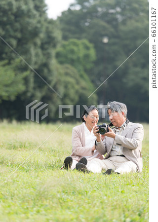 高級夫妻散步 高級夫妻散步 66101167