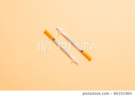 Top view of insulin syringes ready for injection Top view of insulin syringes ready for injection 66101964