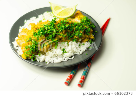 Crispy chicken perked up with an aromatic katsu Crispy chicken perked up with an aromatic katsu 66102373