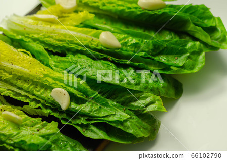 Fresh, cut romaine lettuce with garlic, pepper and 66102790