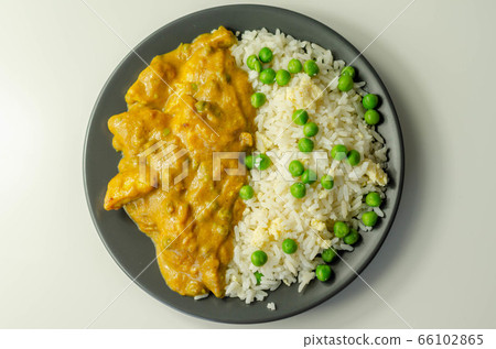 Chicken breast pieces in a mildly spiced coconut Chicken breast pieces in a mildly spiced coconut 66102865