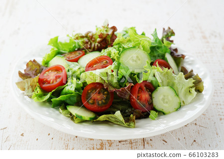 Tomato, lettuce and cucumber salad Tomato, lettuce and cucumber salad 66103283