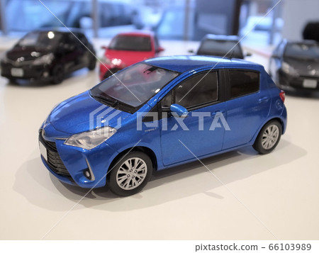 Blue minicar 66103989