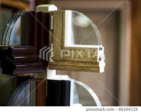 Cutaway model of a plastic and wooden window frame 66104119