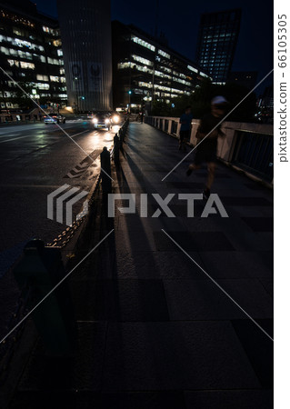 Imperial Runners after nightfall 66105305