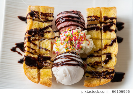 Top view Honey Toast ice cream Top view Honey Toast ice cream 66106996