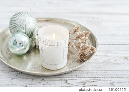Tray with christmas decorations and candle Tray with christmas decorations and candle 66109335