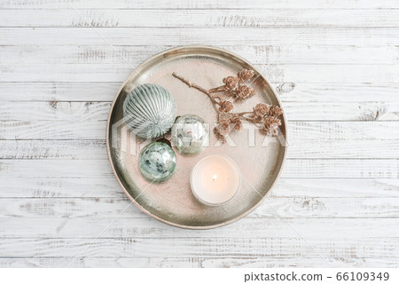 Tray with christmas decorations and candle Tray with christmas decorations and candle 66109349