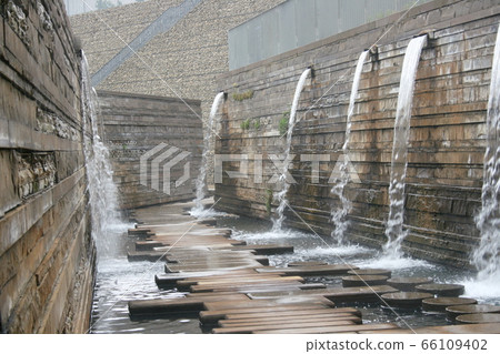 Water Wall 66109402