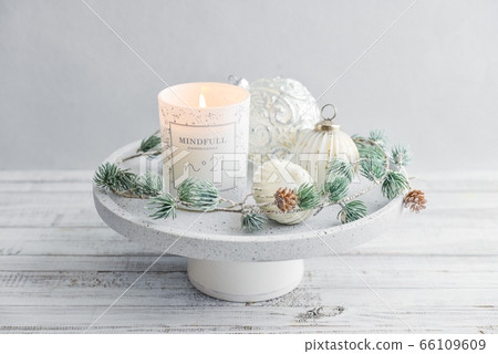 Tray with christmas decorations and candle 66109609