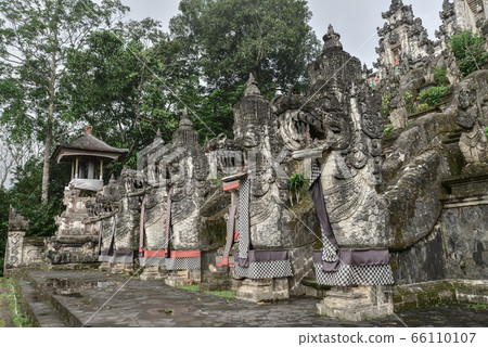 Tourists near the entrance to the Pura Lempuyang 66110107