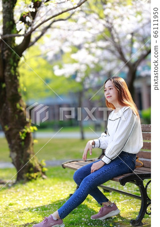 等候 等候 66111950