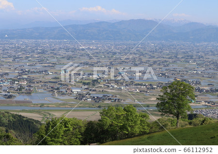 Early summer at Mt. Inaba Early summer at Mt. Inaba 66112952