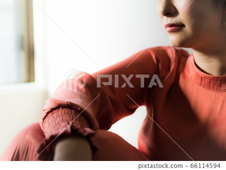 一件衣服的美麗女人 66114594