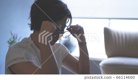 Afternoon room Female snap of glasses Afternoon room Female snap of glasses 66114600