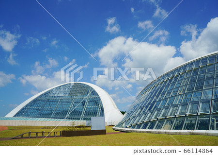 The autumn sky 66114864