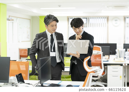 Business scene: boss and subordinate image 66115628