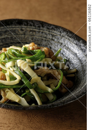 A simple chinjaolose using a lot of seasonal bamboo shoots and peppers A simple chinjaolose using a lot of seasonal bamboo shoots and peppers 66116862