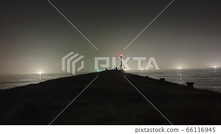 Night sea 66116945