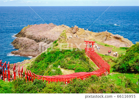 Motonosumi Shrine (Motonosumi Inari Shrine) lined with red torii gates against the blue Sea of Japan Nagato City, Yamaguchi Prefecture Motonosumi Shrine (Motonosumi Inari Shrine) lined with red torii gates against the blue Sea of Japan Nagato City, Yamaguchi Prefecture 66116955