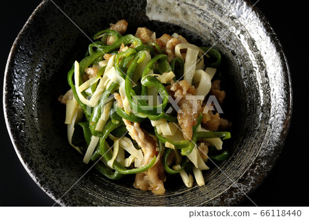 A simple chinja oloise using a lot of seasonal bamboo shoots and peppers taken from a bird's eye view with a black background A simple chinja oloise using a lot of seasonal bamboo shoots and peppers taken from a bird's eye view with a black background 66118440