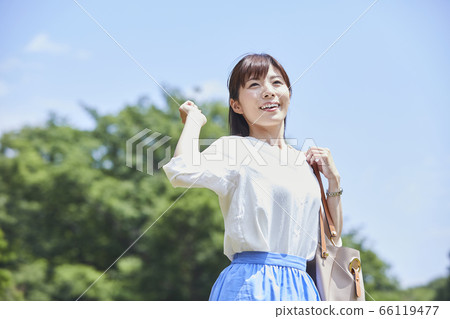 一位新鮮的小姐 一位新鮮的小姐 66119477