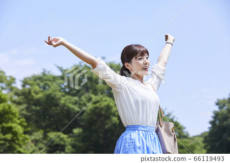 一位新鮮的小姐 66119493