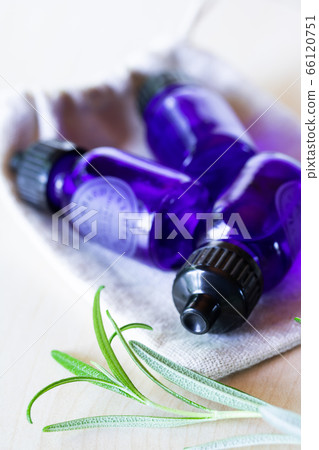 Aromatherapy essential oil 66120751
