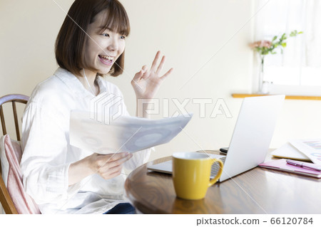 Telework young woman 66120784