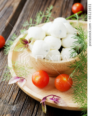 Beads of mozzarella cheese, with greens and 66121631