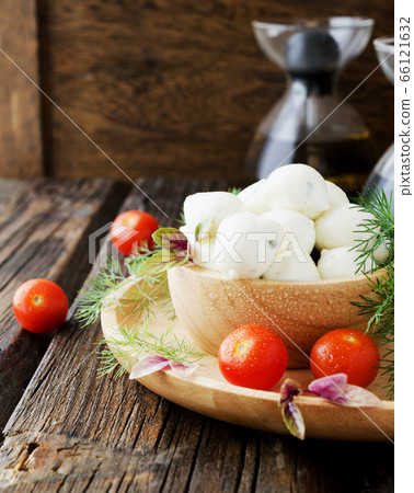 Beads of mozzarella cheese, with greens and 66121632