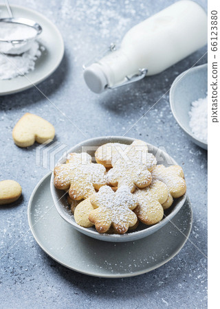 Homemade cookie with powdered sugar 66123880
