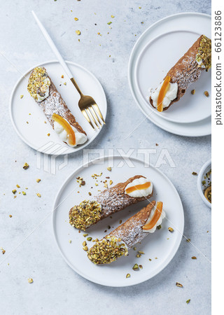 Traditional italian dessert cannoli siciliani Traditional italian dessert cannoli siciliani 66123886