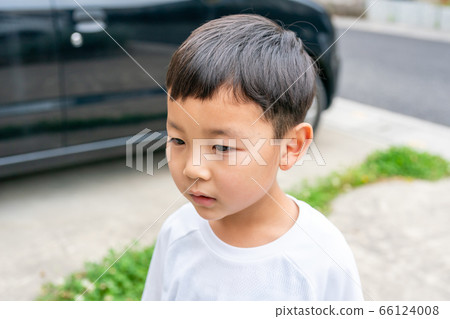 six years old, 6 years old, younger 66124008