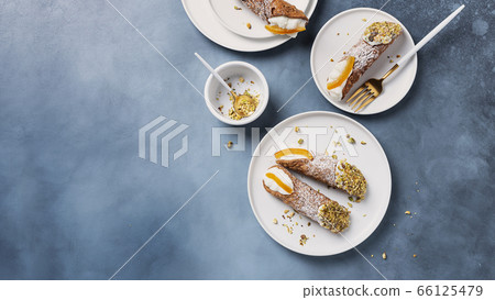 Traditional italian dessert cannoli siciliani 66125479