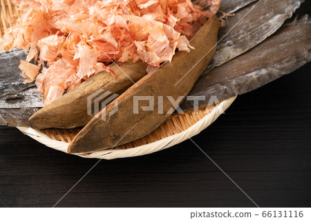 Bonito and kombu Bonito and kombu 66131116