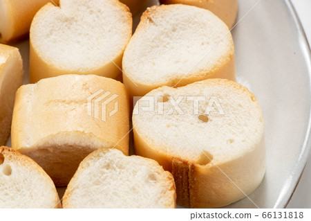 Fu, which is said to be a high-protein, low-calorie healthy food. (The photo is Yakifu.) Fu, which is said to be a high-protein, low-calorie healthy food. (The photo is Yakifu.) 66131818