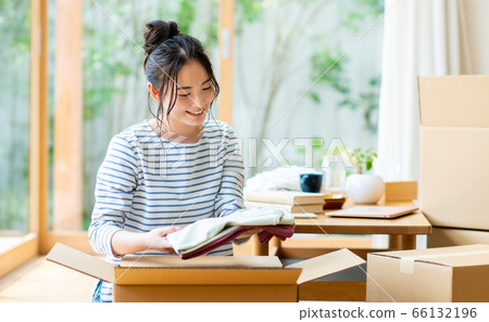 Moving Moving 66132196