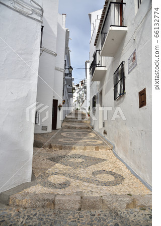 西班牙弗里希利亞納白村 66132774