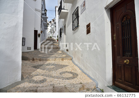 西班牙弗里希利亞納白村 66132775