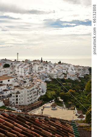 西班牙弗里希利亞納白村 66132808