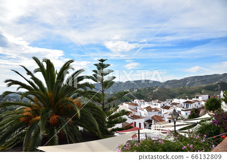 西班牙弗里希利亞納白村 66132809