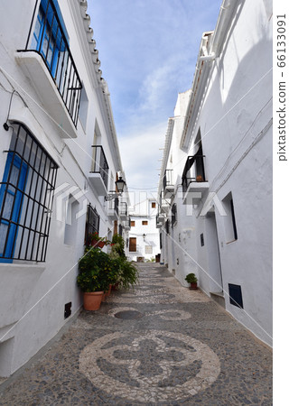 西班牙弗里希利亞納白村 66133091