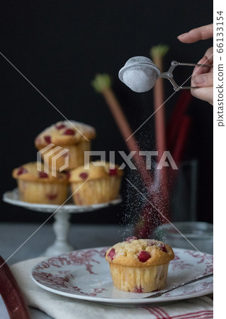 The moment when the powdered sugar is sprinkled on the muffin The moment when the powdered sugar is sprinkled on the muffin 66133154