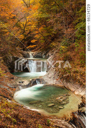 [2019] Nishizawa Valley, Nanatsugama Godan Waterfall 66134729